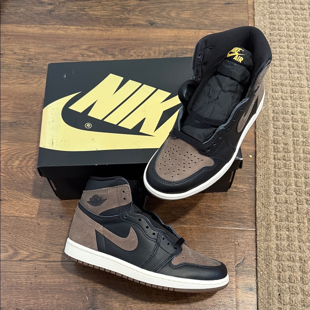 New in box Nike Air Jordan Retro high top  Black and Brown suede Sneakers. Sz 5